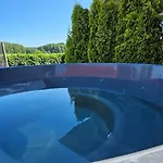 Cinema House Mazury Tatil Evi *